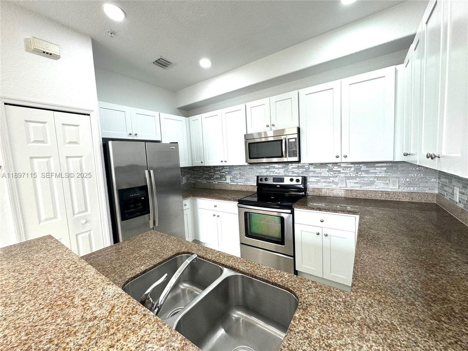 For Sale: $379,000 (2 beds, 2 baths, 1205 Square Feet)