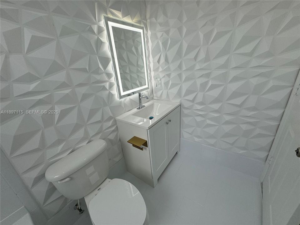 For Sale: $379,000 (2 beds, 2 baths, 1205 Square Feet)