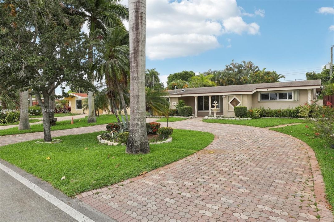 Active With Contract: $550,000 (3 beds, 2 baths, 1528 Square Feet)