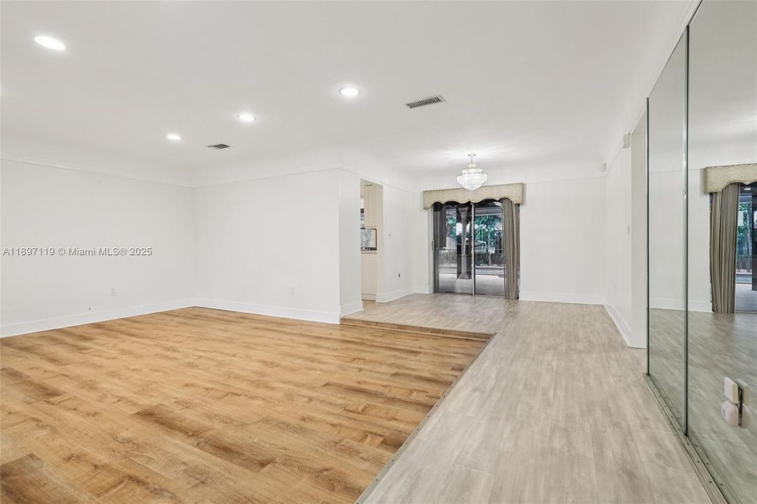 Active With Contract: $550,000 (3 beds, 2 baths, 1528 Square Feet)