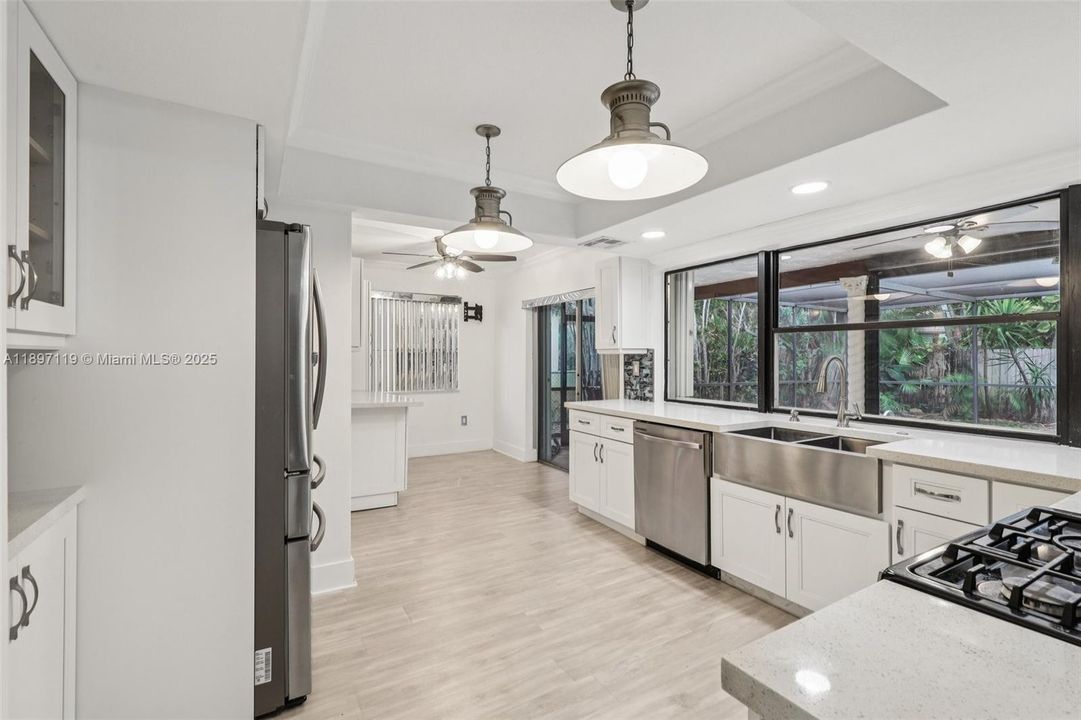 Active With Contract: $550,000 (3 beds, 2 baths, 1528 Square Feet)