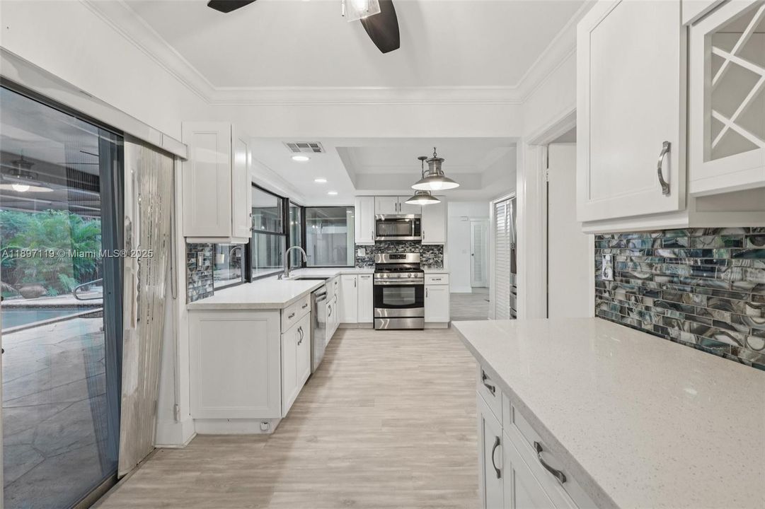 Active With Contract: $550,000 (3 beds, 2 baths, 1528 Square Feet)