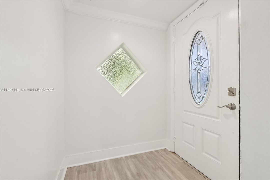 Active With Contract: $550,000 (3 beds, 2 baths, 1528 Square Feet)