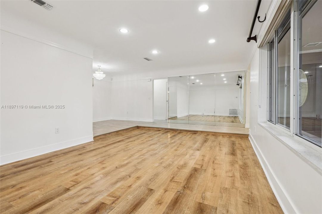 Active With Contract: $550,000 (3 beds, 2 baths, 1528 Square Feet)