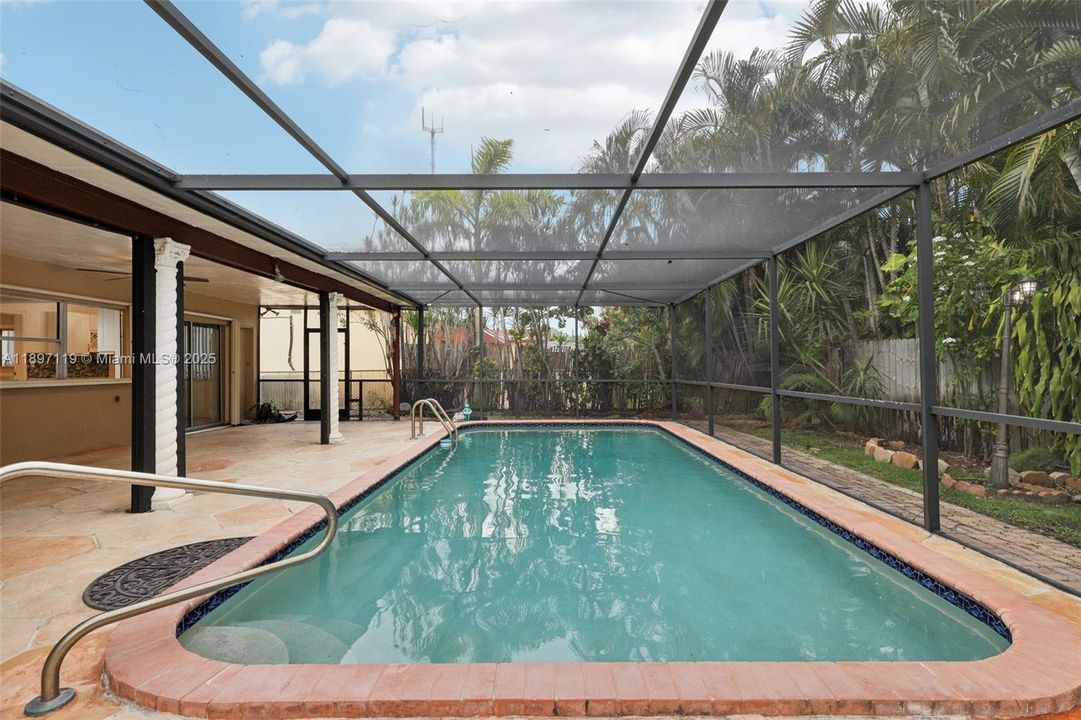 Active With Contract: $550,000 (3 beds, 2 baths, 1528 Square Feet)