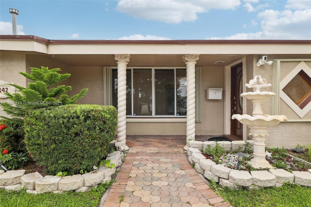 Active With Contract: $550,000 (3 beds, 2 baths, 1528 Square Feet)