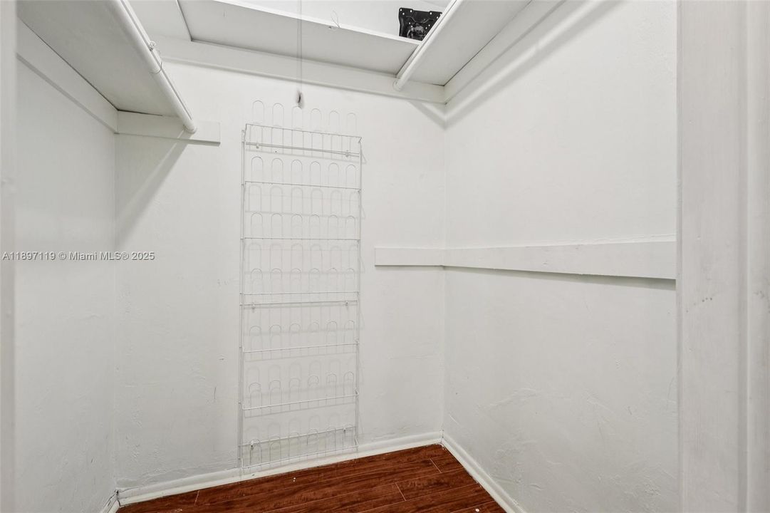 Active With Contract: $550,000 (3 beds, 2 baths, 1528 Square Feet)