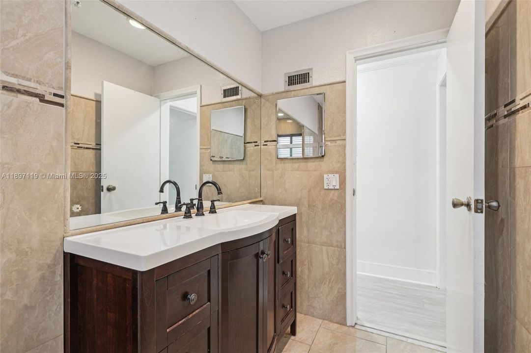 Active With Contract: $550,000 (3 beds, 2 baths, 1528 Square Feet)