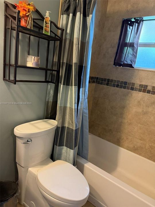 Active With Contract: $489,000 (3 beds, 2 baths, 1281 Square Feet)