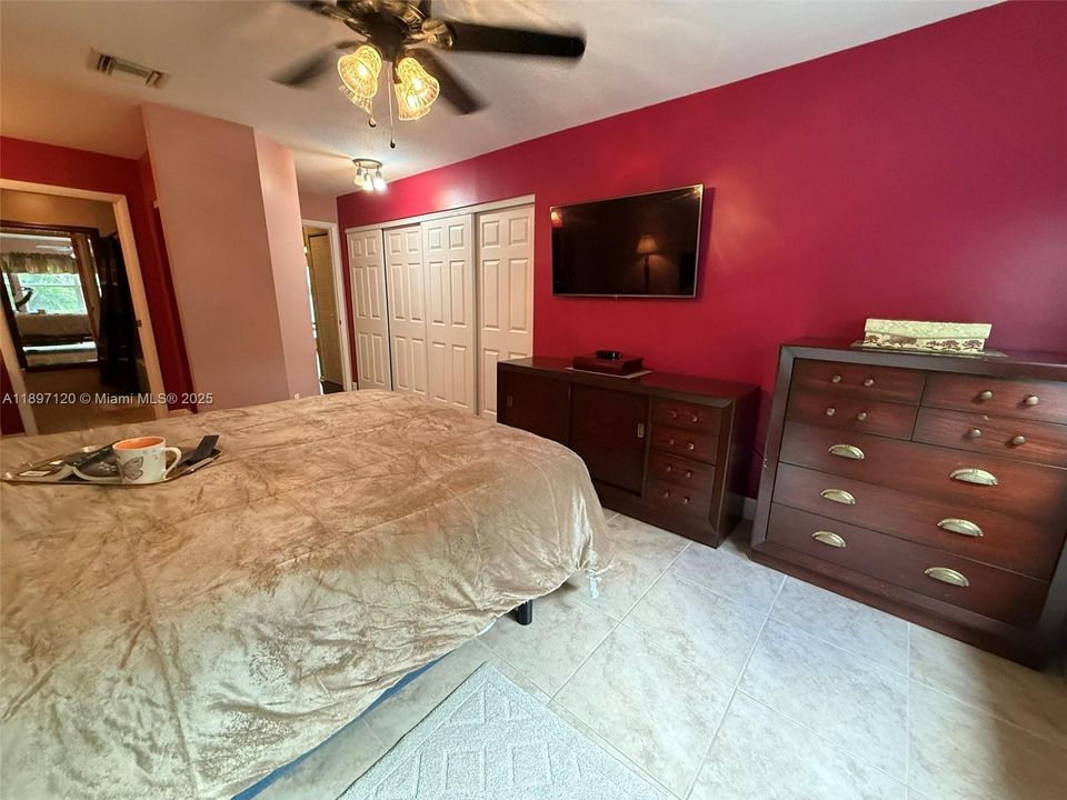 Active With Contract: $489,000 (3 beds, 2 baths, 1281 Square Feet)