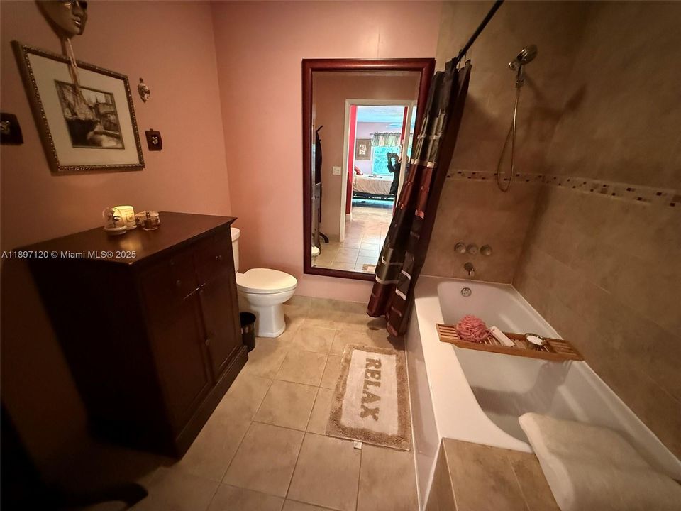 Active With Contract: $489,000 (3 beds, 2 baths, 1281 Square Feet)