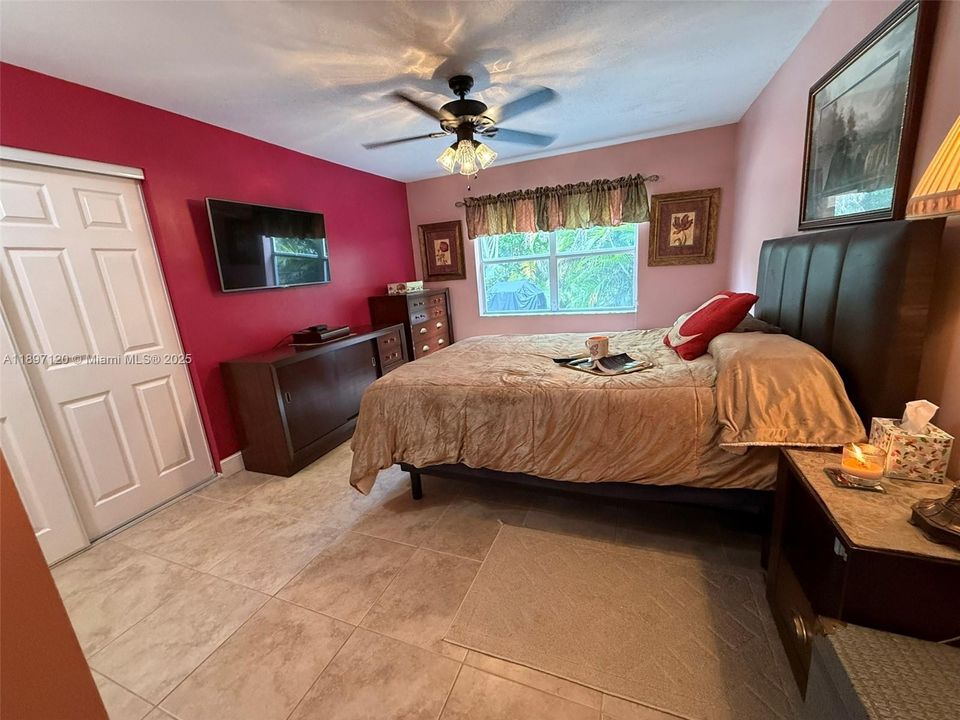 Active With Contract: $489,000 (3 beds, 2 baths, 1281 Square Feet)