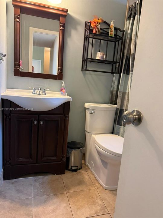 Active With Contract: $489,000 (3 beds, 2 baths, 1281 Square Feet)