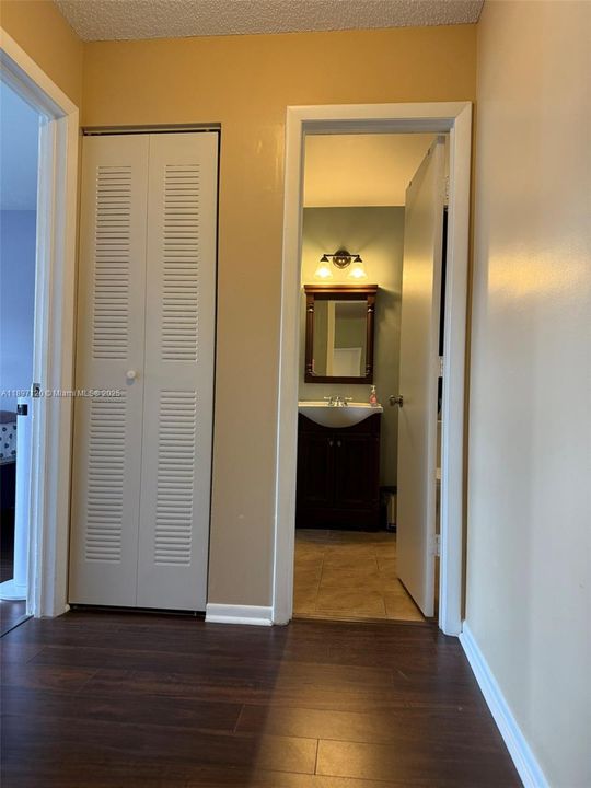 Active With Contract: $489,000 (3 beds, 2 baths, 1281 Square Feet)