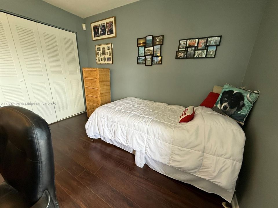 Active With Contract: $489,000 (3 beds, 2 baths, 1281 Square Feet)