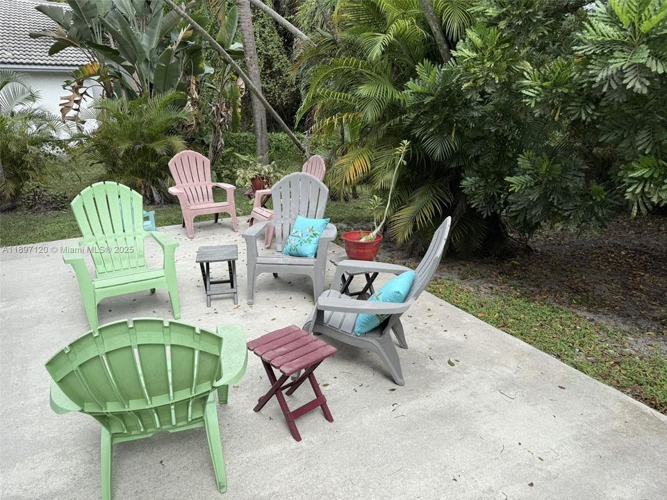 Active With Contract: $489,000 (3 beds, 2 baths, 1281 Square Feet)