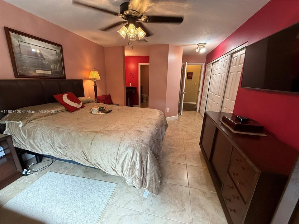 Active With Contract: $489,000 (3 beds, 2 baths, 1281 Square Feet)