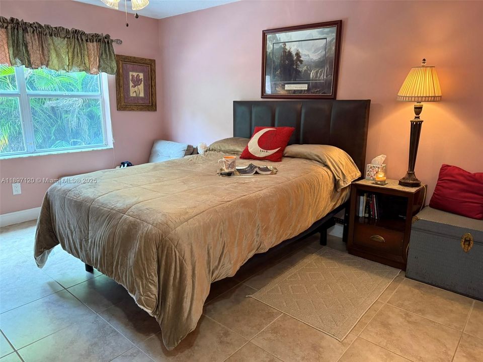 Active With Contract: $489,000 (3 beds, 2 baths, 1281 Square Feet)