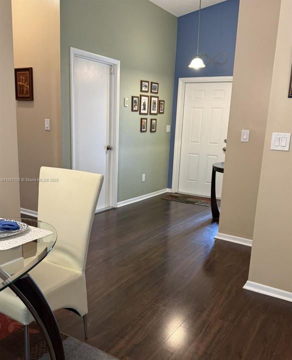 Active With Contract: $489,000 (3 beds, 2 baths, 1281 Square Feet)