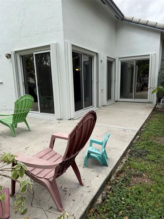 Active With Contract: $489,000 (3 beds, 2 baths, 1281 Square Feet)