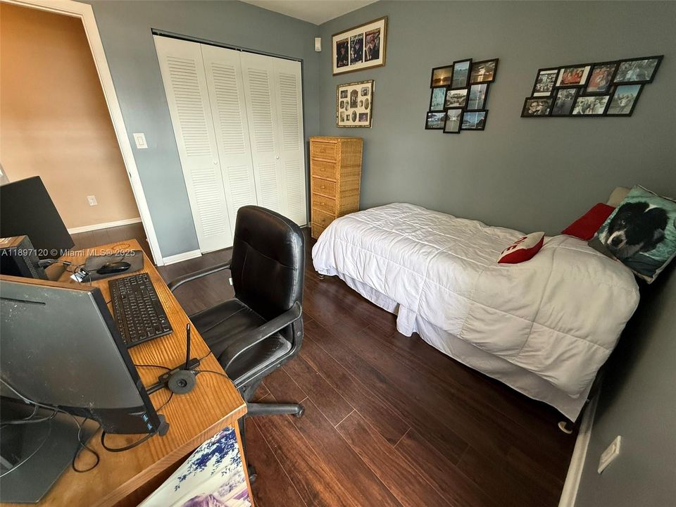 Active With Contract: $489,000 (3 beds, 2 baths, 1281 Square Feet)