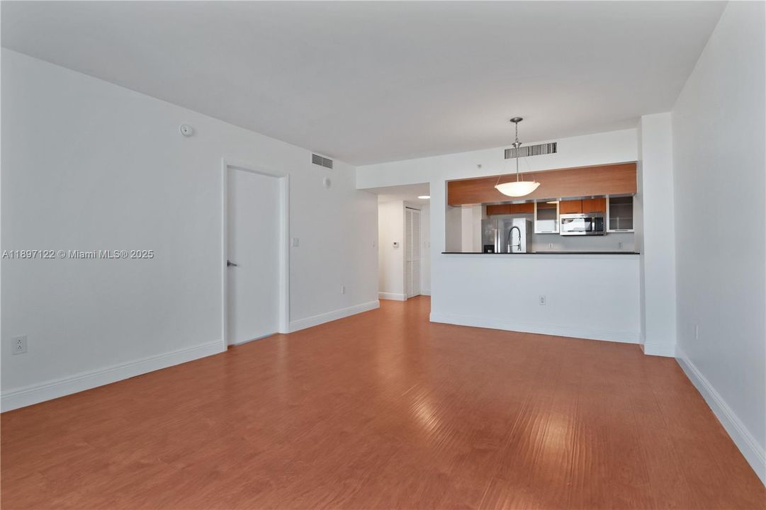 Recently Rented: $2,700 (1 beds, 1 baths, 839 Square Feet)