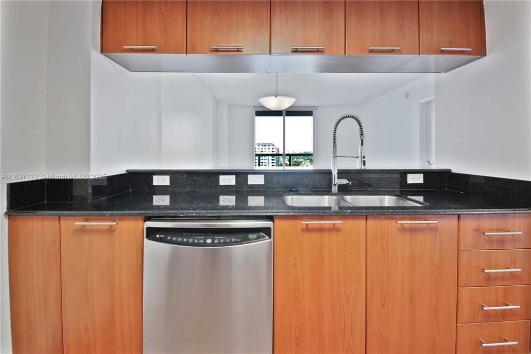 Recently Rented: $2,700 (1 beds, 1 baths, 839 Square Feet)