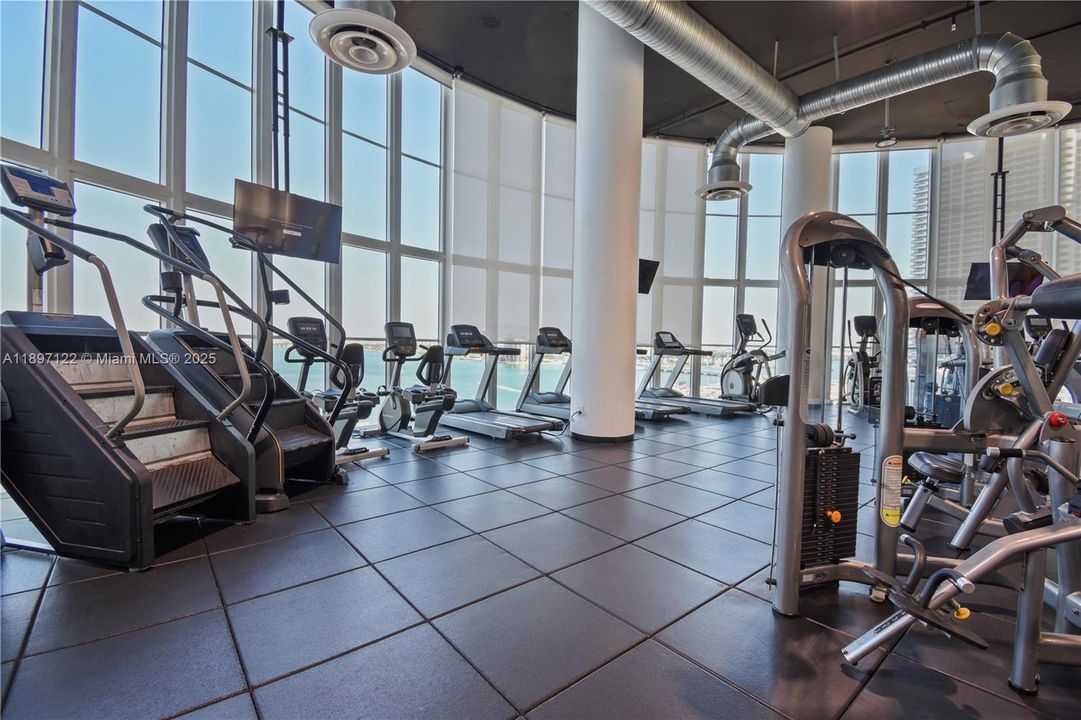 Recently Rented: $2,700 (1 beds, 1 baths, 839 Square Feet)