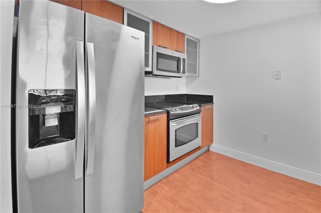 Recently Rented: $2,700 (1 beds, 1 baths, 839 Square Feet)