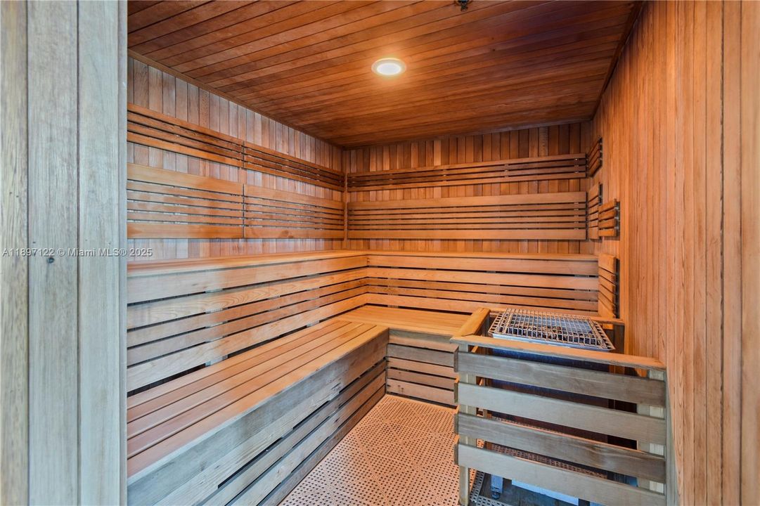 Recently Rented: $2,700 (1 beds, 1 baths, 839 Square Feet)