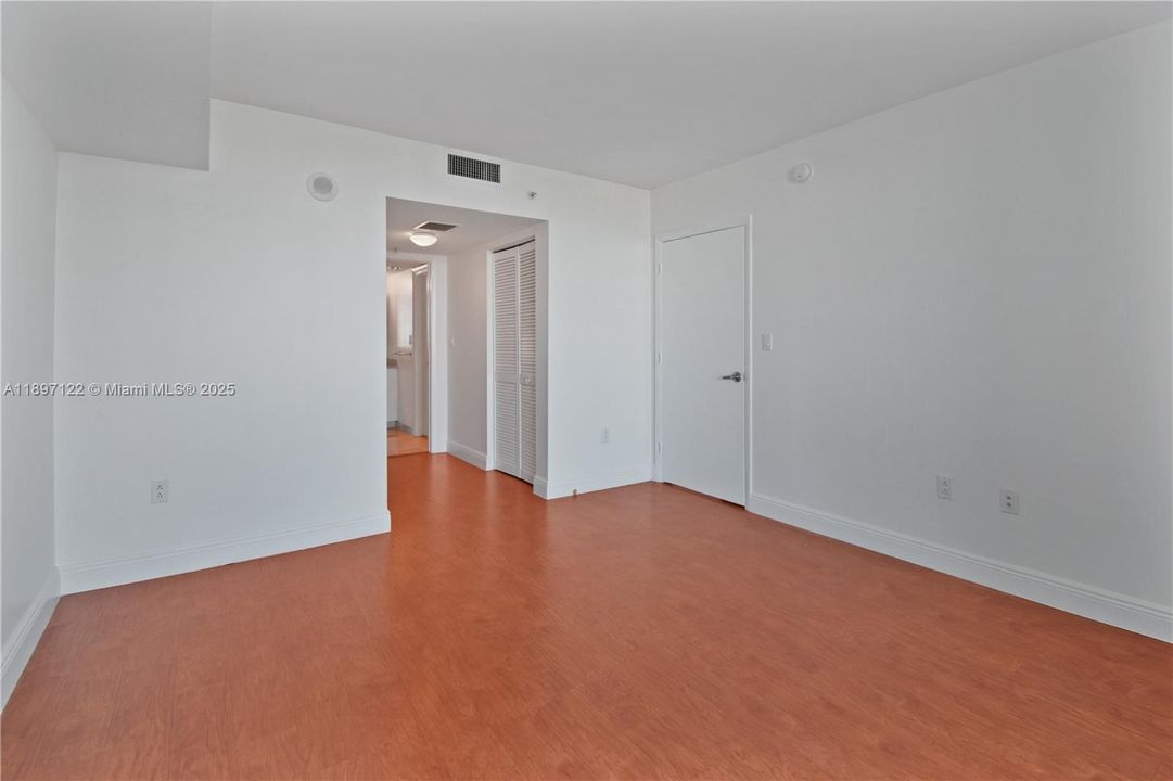 Recently Rented: $2,700 (1 beds, 1 baths, 839 Square Feet)