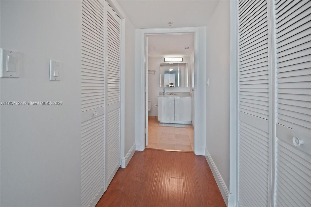 Recently Rented: $2,700 (1 beds, 1 baths, 839 Square Feet)