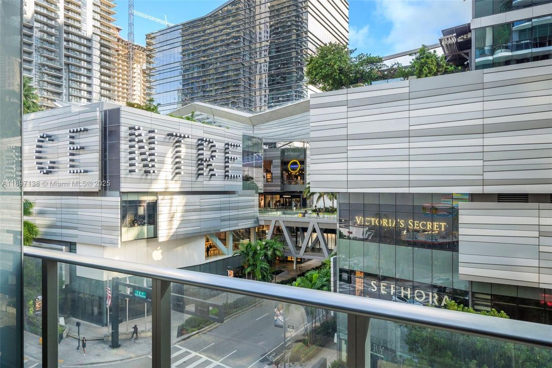 For Sale: $589,000 (0 beds, 1 baths, 631 Square Feet)