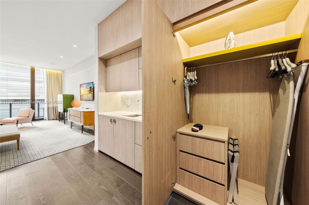 For Sale: $589,000 (0 beds, 1 baths, 631 Square Feet)