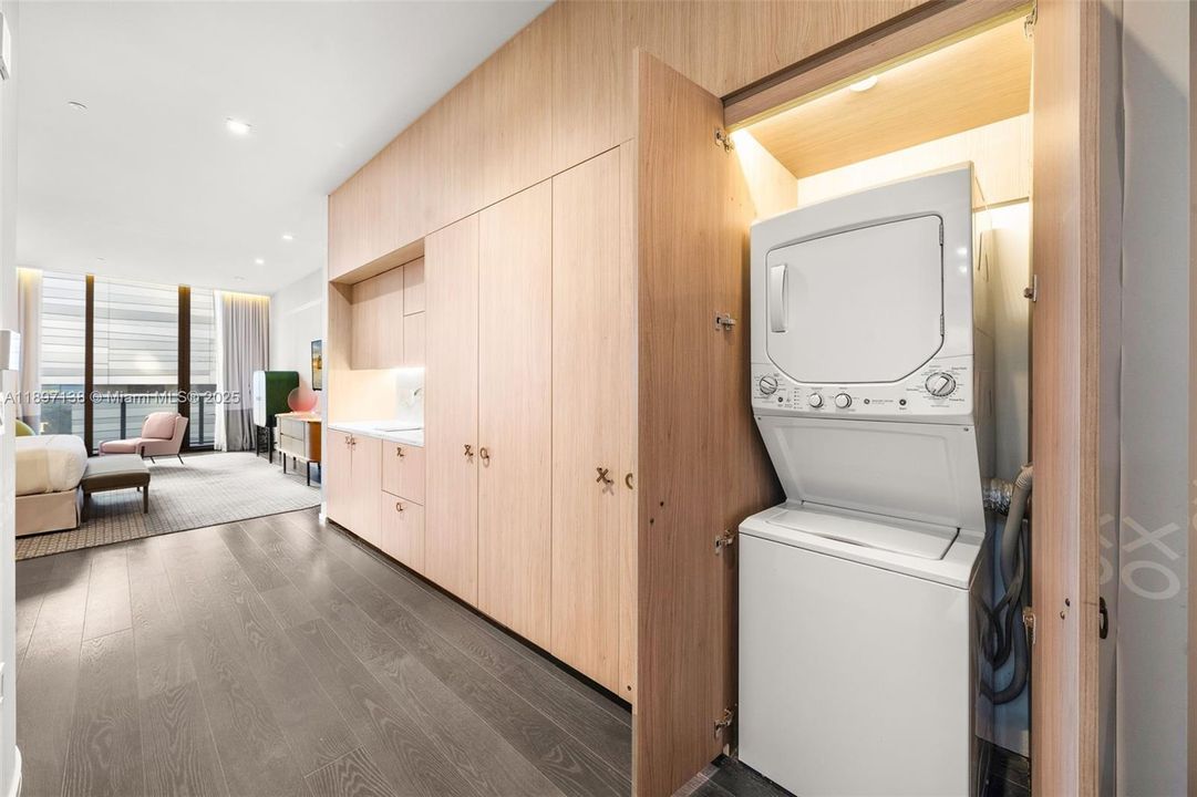 For Sale: $589,000 (0 beds, 1 baths, 631 Square Feet)