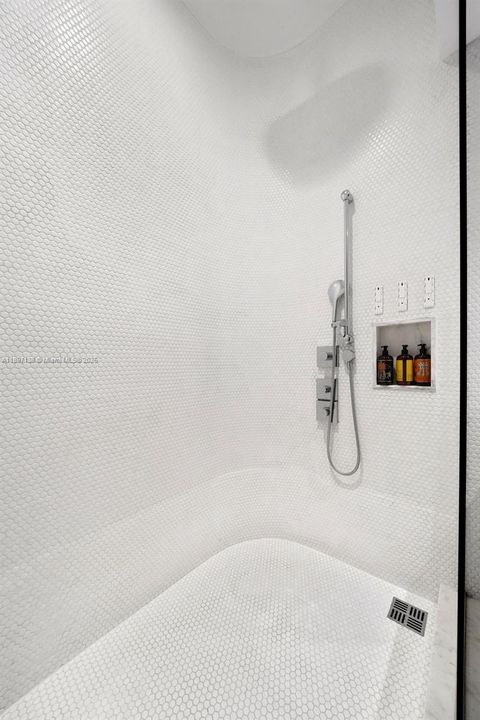 For Sale: $589,000 (0 beds, 1 baths, 631 Square Feet)