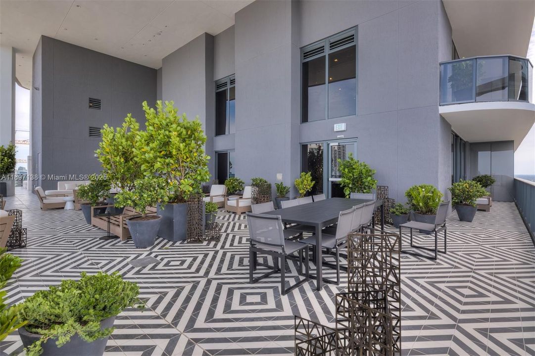 For Sale: $589,000 (0 beds, 1 baths, 631 Square Feet)