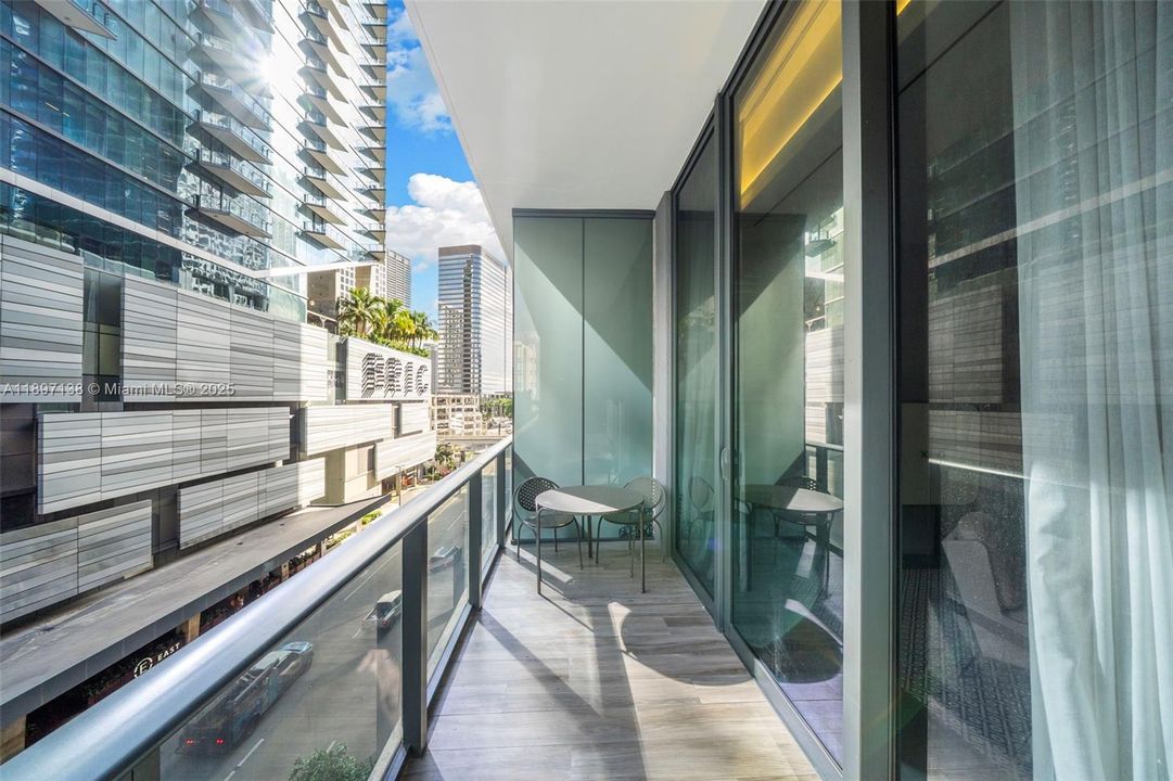 For Sale: $589,000 (0 beds, 1 baths, 631 Square Feet)