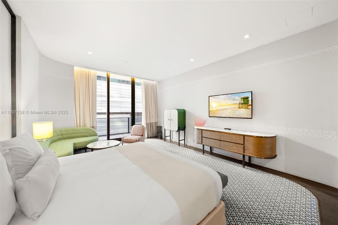 For Sale: $589,000 (0 beds, 1 baths, 631 Square Feet)