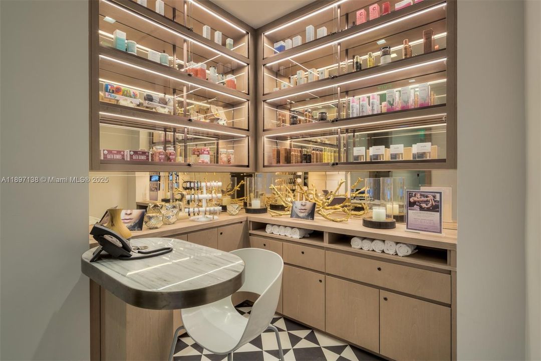 For Sale: $589,000 (0 beds, 1 baths, 631 Square Feet)