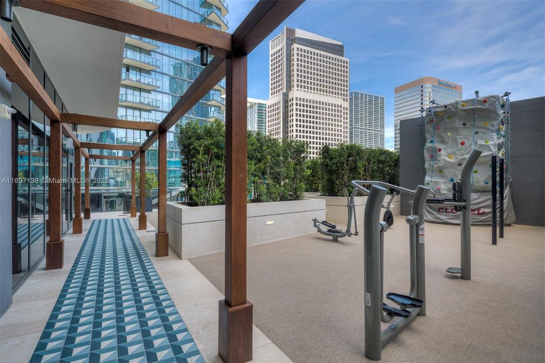 For Sale: $589,000 (0 beds, 1 baths, 631 Square Feet)