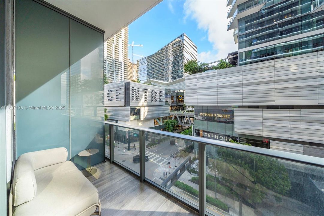 For Sale: $589,000 (0 beds, 1 baths, 631 Square Feet)