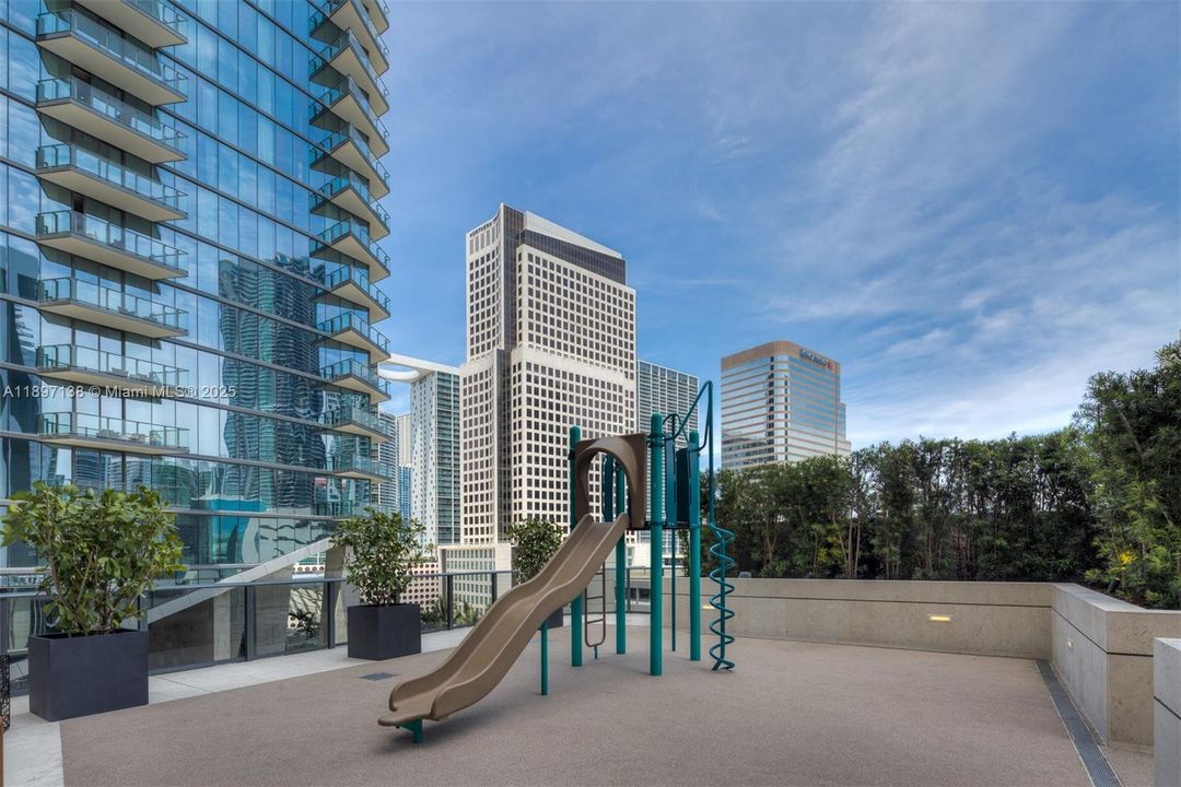 For Sale: $589,000 (0 beds, 1 baths, 631 Square Feet)