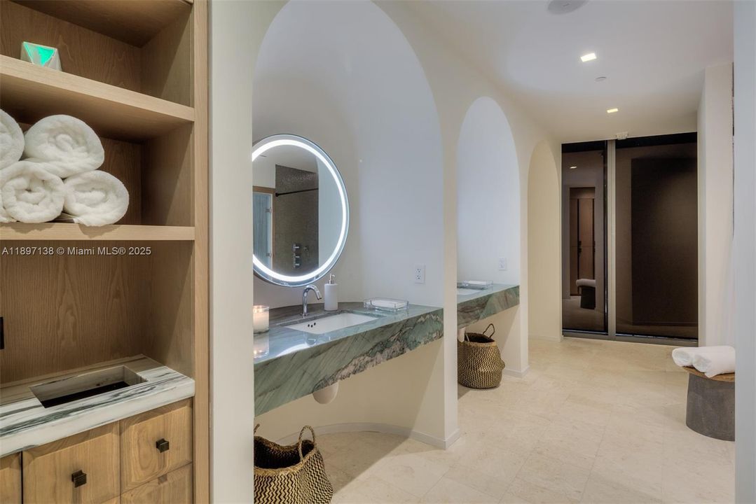 For Sale: $589,000 (0 beds, 1 baths, 631 Square Feet)