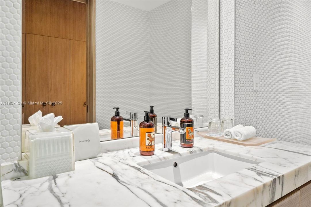 For Sale: $589,000 (0 beds, 1 baths, 631 Square Feet)