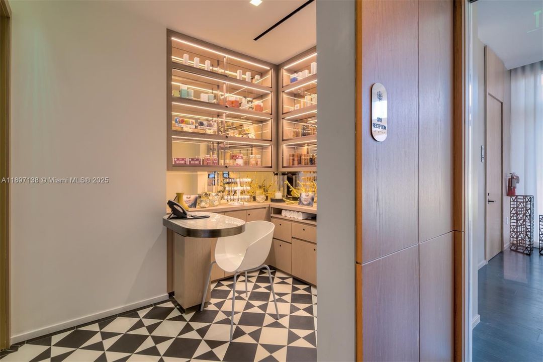 For Sale: $589,000 (0 beds, 1 baths, 631 Square Feet)