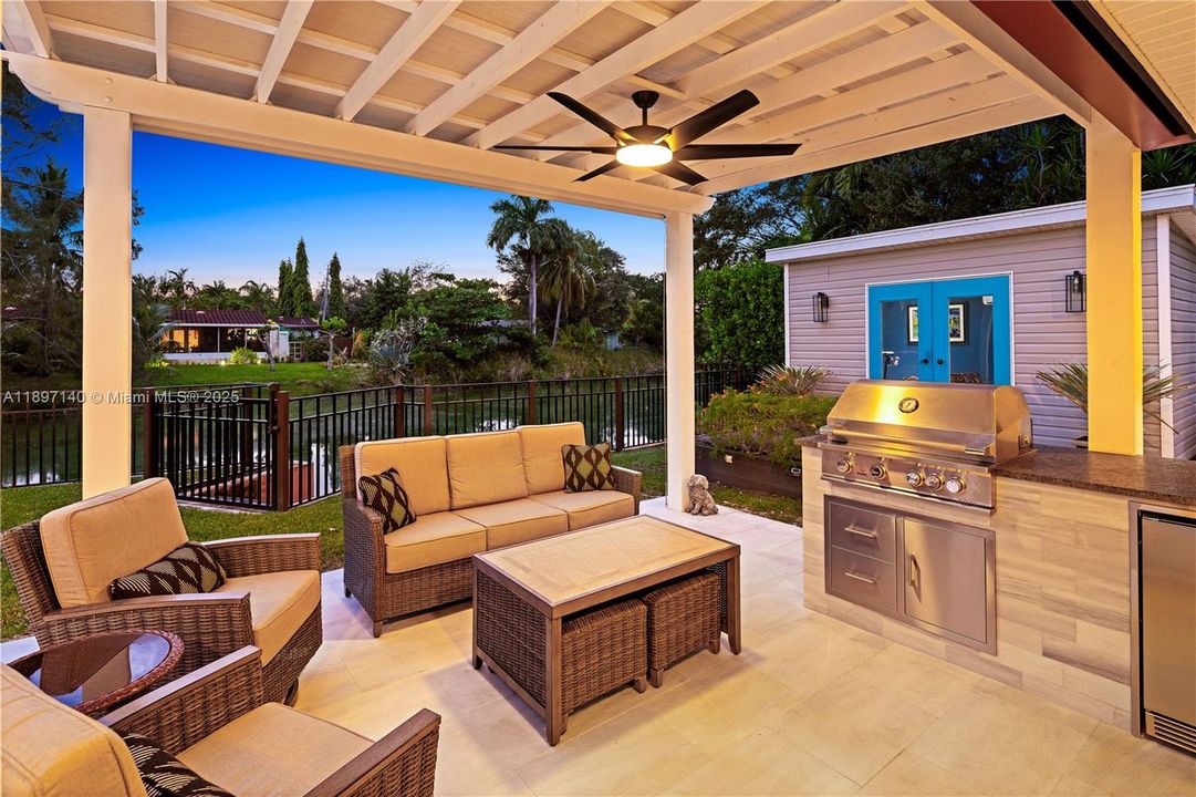 Под контрактом: $1,349,000 (3 спален, 2 ванн, 1366 Квадратных фут)