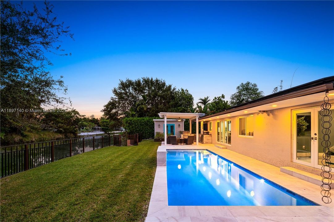 Под контрактом: $1,349,000 (3 спален, 2 ванн, 1366 Квадратных фут)