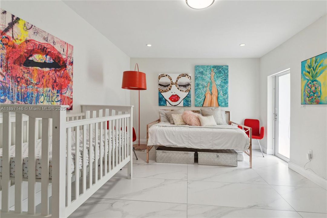 Activo con contrato: $13,800 (4 camas, 3 baños, 2961 Pies cuadrados)