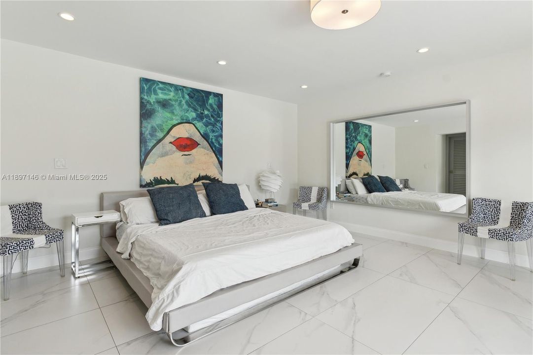 Activo con contrato: $13,800 (4 camas, 3 baños, 2961 Pies cuadrados)